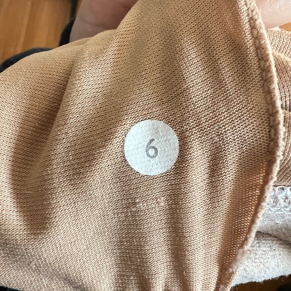 Lululemon Bra Size 6 - Picture 3 of 3